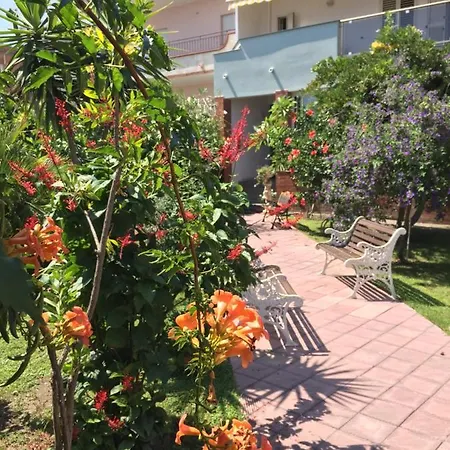 Le Zagare Hotel apartamentowy SantʼAlessio Siculo