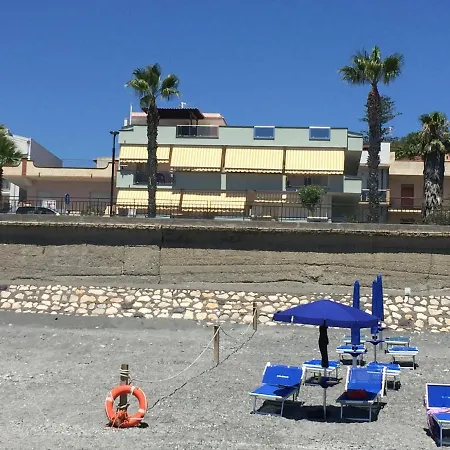 Lägenhetshotell Le Zagare SantʼAlessio Siculo