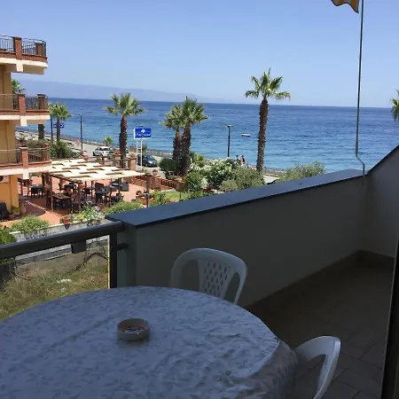 Le Zagare Lägenhetshotell SantʼAlessio Siculo